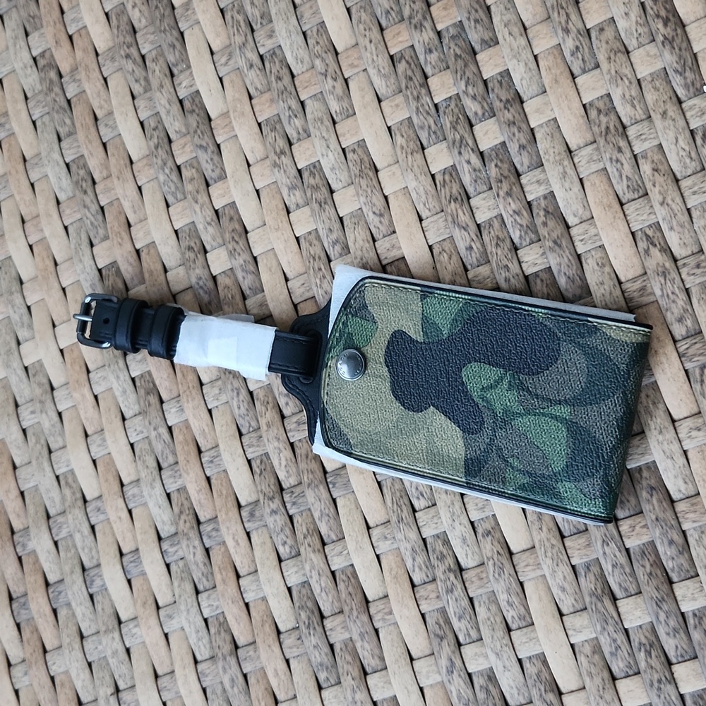 New Coach Large Luggage Tag In Signature Canvas W/ Camo Print Gunmetal/Camo